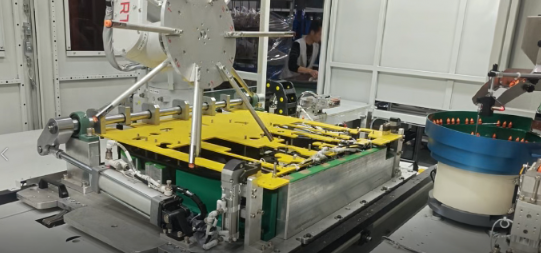 Laatste bedrijfsblogs Automatische invoeging van klemmen voor autodeurpanelen