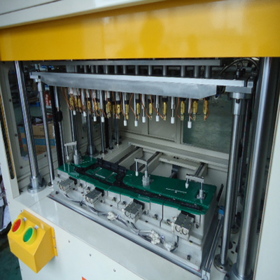 220V de hete het Vastnagelen Hete Afbakenende Machine van de Lassenmachine 3T voor Autobinnenland